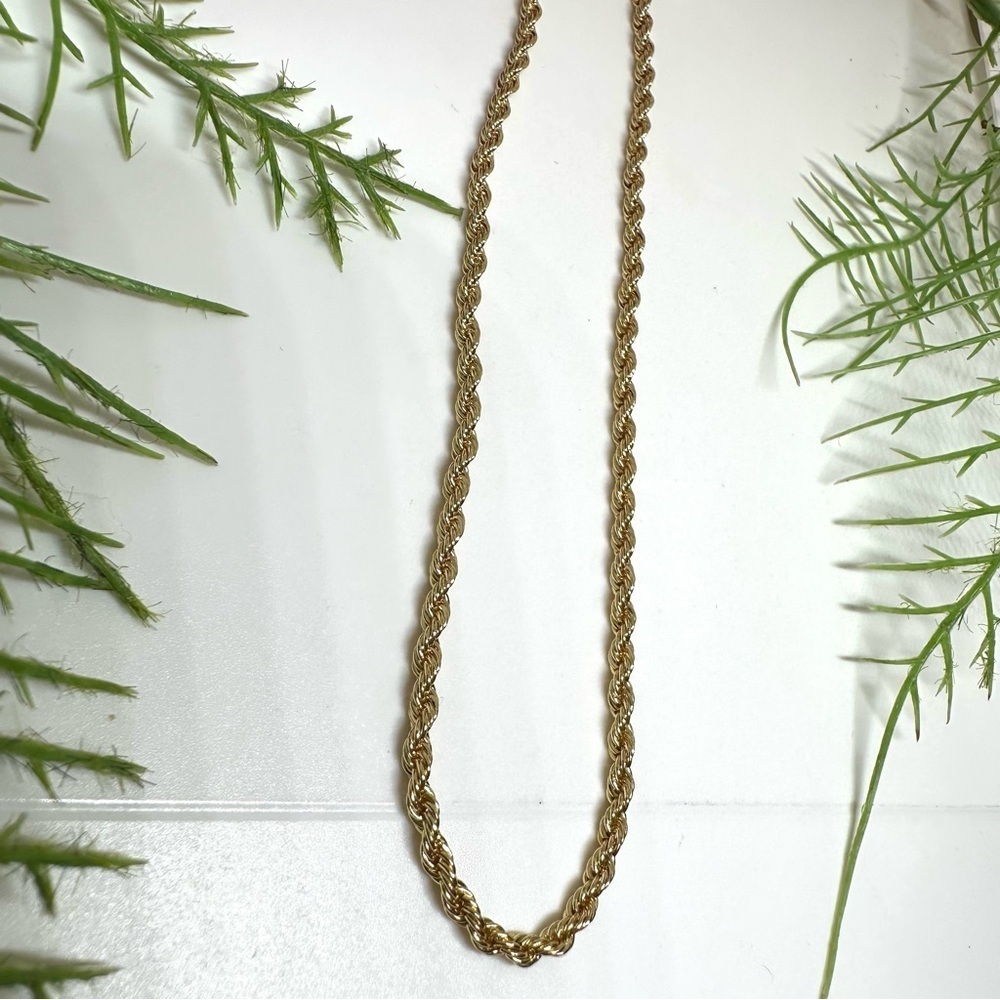 NEW⚜️Elegant Twisted Gold Chain Necklace - Picture 3 of 5